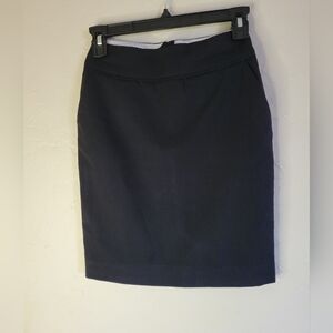 H&M black fully lined zip up pencil mini skirt with slit in back, sz 2
